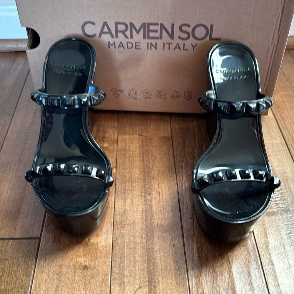Carmen Sol side 6 High Wedge Black